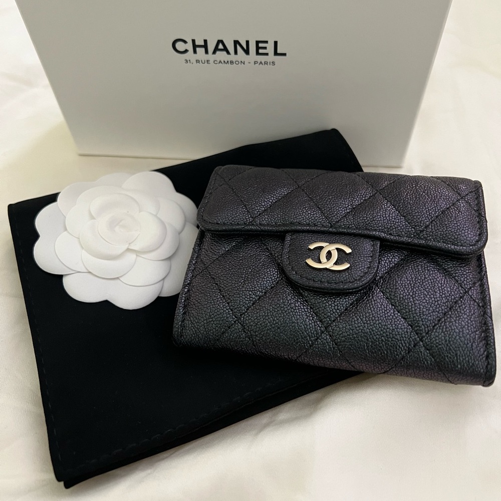 *Rare* CHANEL Iridescent Caviar Quilted Flap Card Holder Wallet w/back pocket